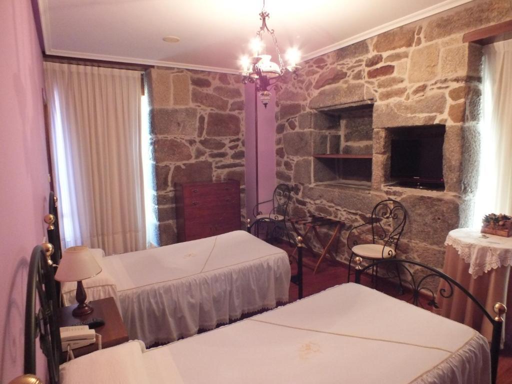 Hotel Pousada Vicente Risco Castro Caldelas Oda fotoğraf