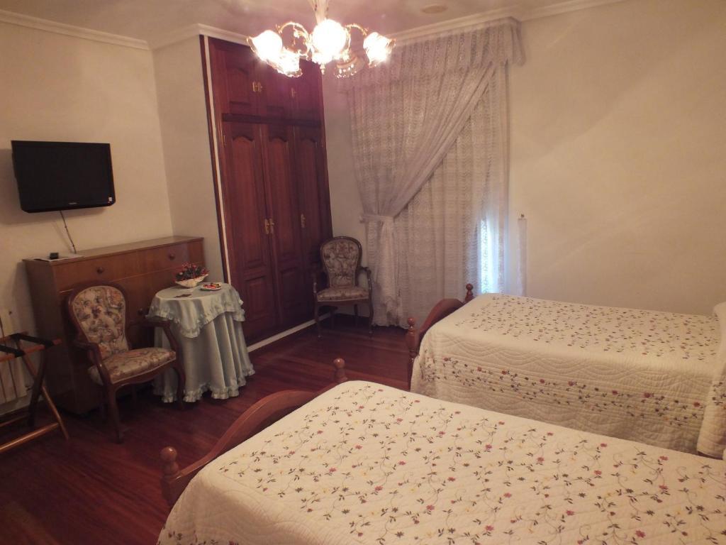 Hotel Pousada Vicente Risco Castro Caldelas Oda fotoğraf